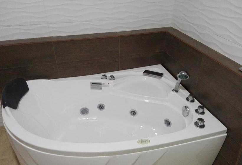 هتل Vicente De La Vega