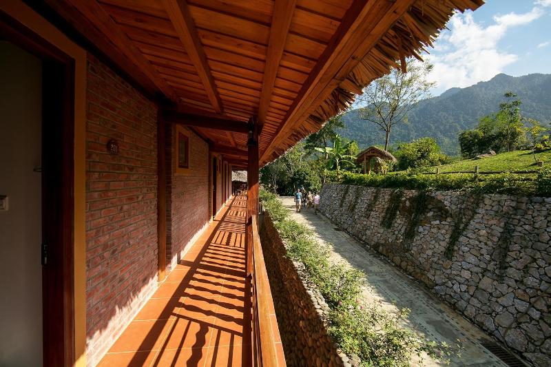 Mai Chau Hideaway Lake Resort