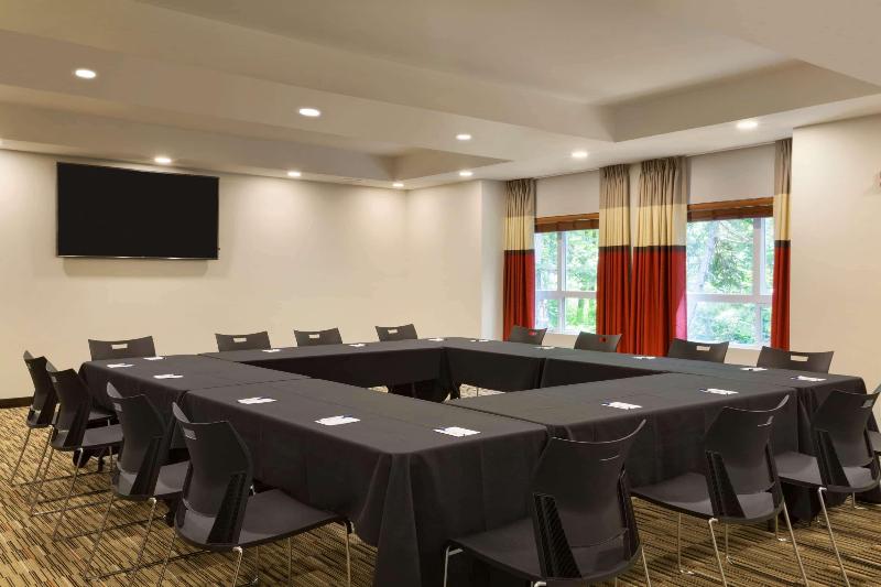Microtel Inn & Suites By Wyndham Oyster Bay Ladysmith