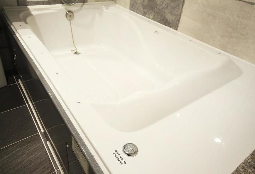 مُتل Busan Oncheonjang  Carino