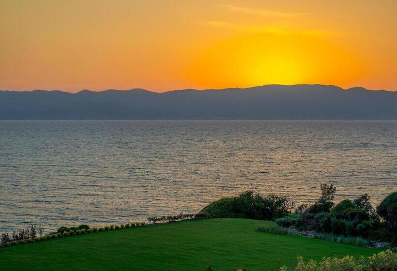 The Nowness Luxury Hotel & Spa