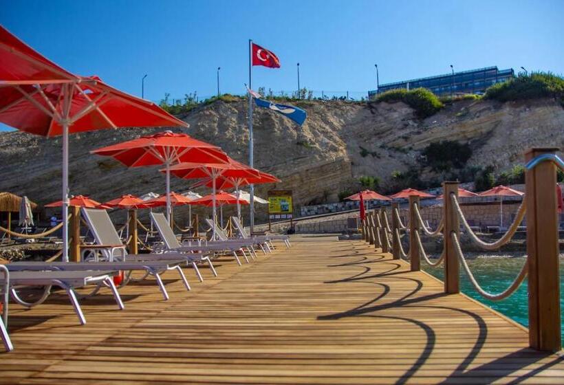 The Nowness Luxury Hotel & Spa