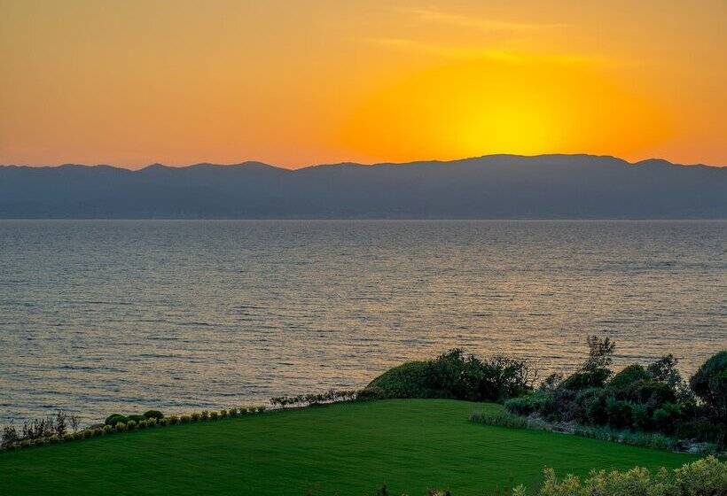 The Nowness Luxury Hotel & Spa