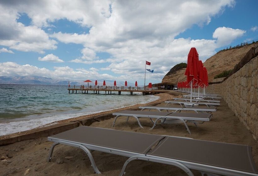 The Nowness Luxury Hotel & Spa