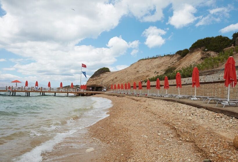 The Nowness Luxury Hotel & Spa