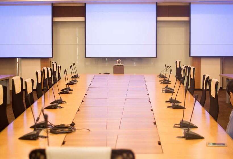 The Nowness Luxury Hotel & Spa