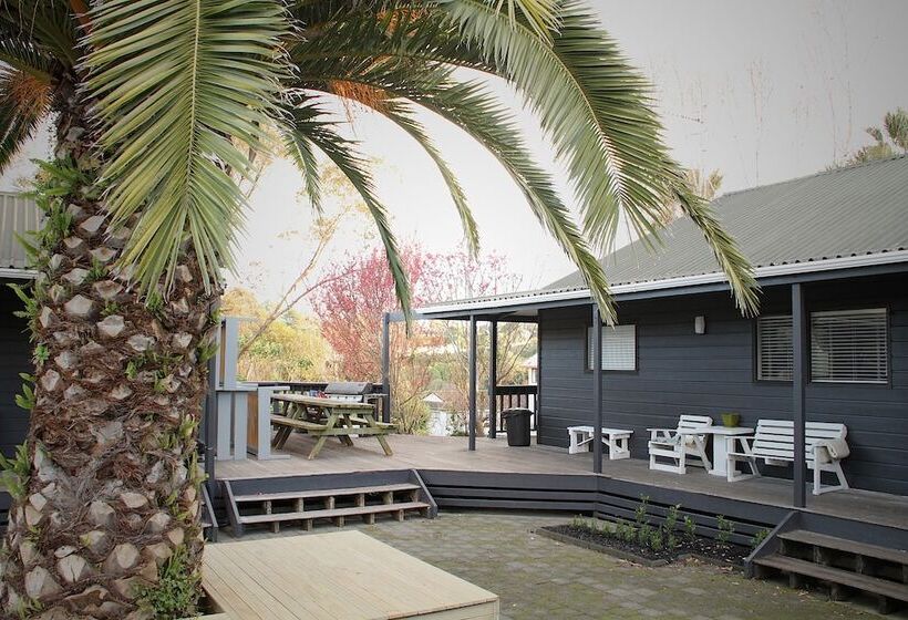 فندق صغير Hugo & Carter S Backpackers & Motel