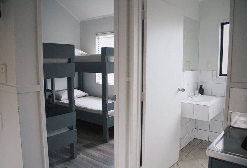 فندق صغير Hugo & Carter S Backpackers & Motel