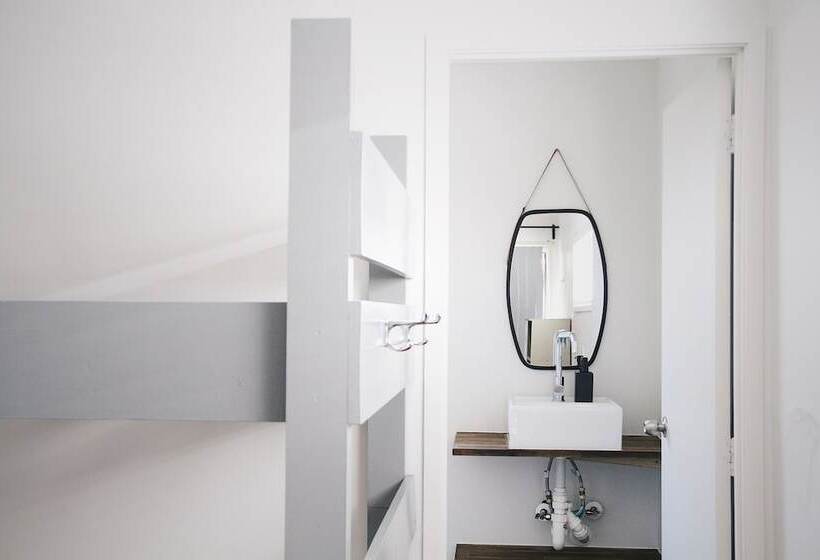 فندق صغير Hugo & Carter S Backpackers & Motel