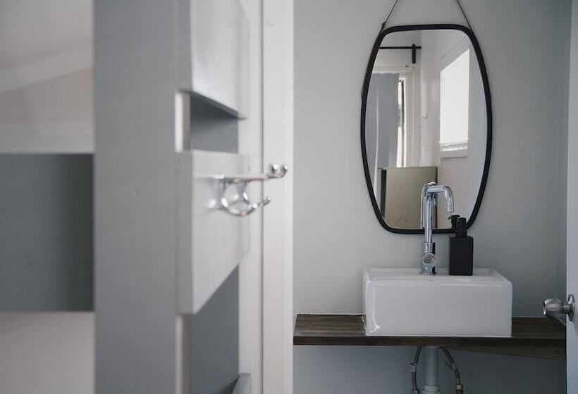 فندق صغير Hugo & Carter S Backpackers & Motel