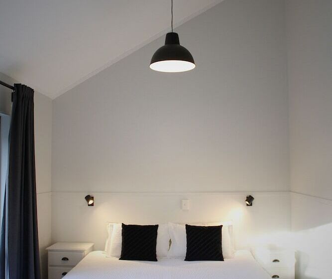 فندق صغير Hugo & Carter S Backpackers & Motel