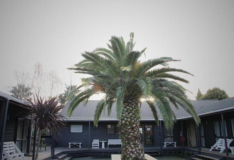 فندق صغير Hugo & Carter S Backpackers & Motel