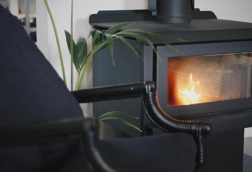 فندق صغير Hugo & Carter S Backpackers & Motel