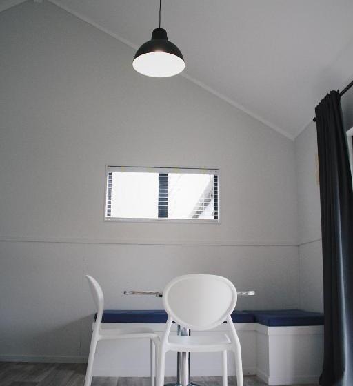 فندق صغير Hugo & Carter S Backpackers & Motel