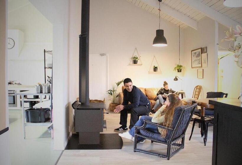 فندق صغير Hugo & Carter S Backpackers & Motel