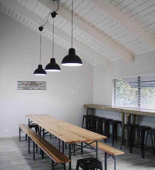 فندق صغير Hugo & Carter S Backpackers & Motel