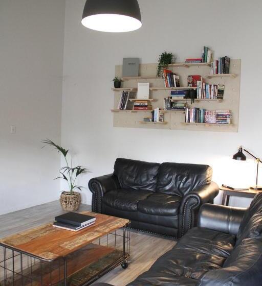 فندق صغير Hugo & Carter S Backpackers & Motel