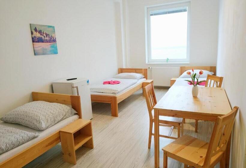 ユースホステル Slobi