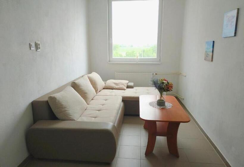 ユースホステル Slobi