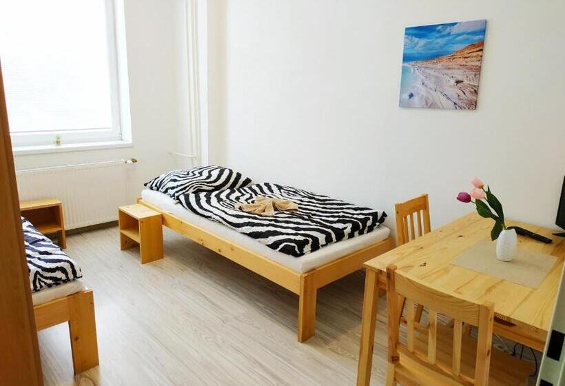 ユースホステル Slobi