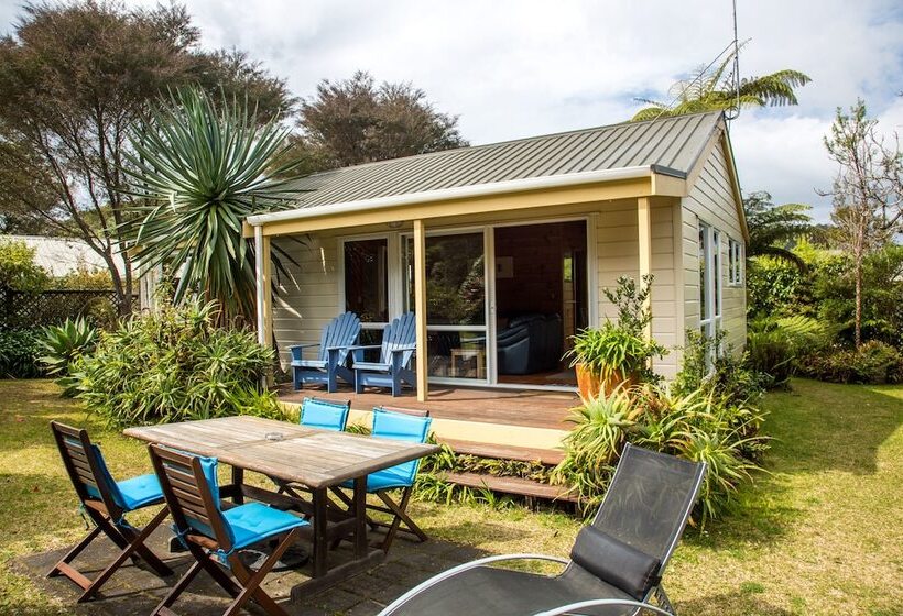 Общежитие Tatahi Cove Back Packer