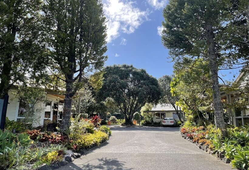 Общежитие Tatahi Cove Back Packer