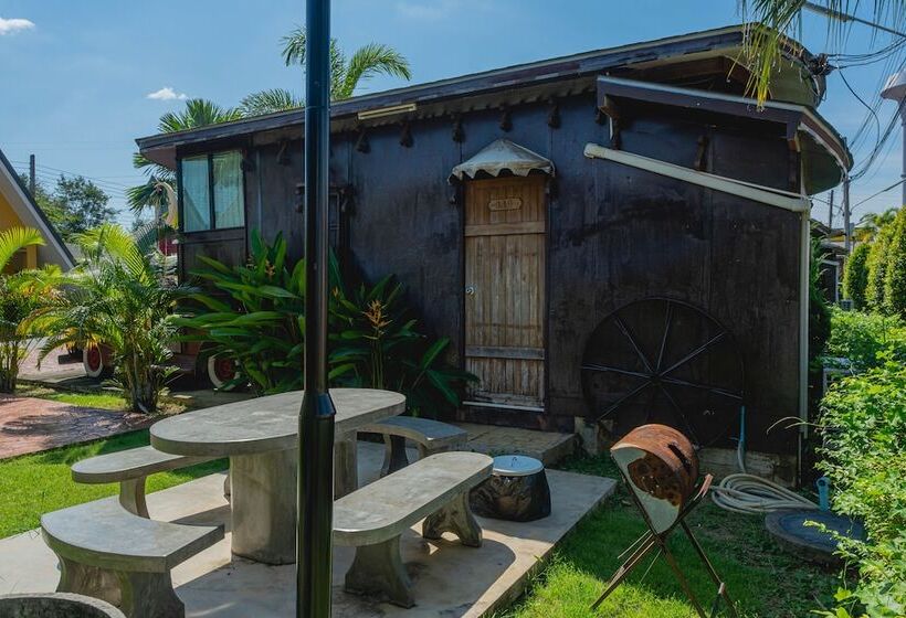 Apinya Resort Bangsarey