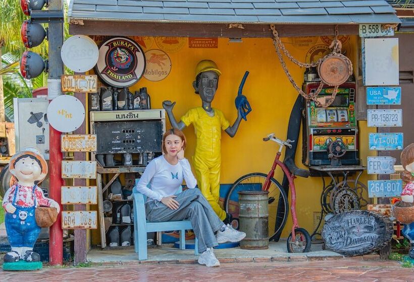 Apinya Resort Bangsarey