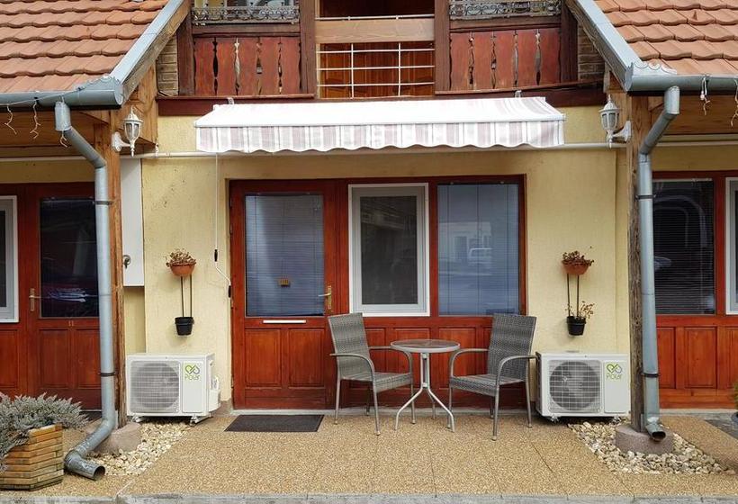 ベッドアンドブレックファースト Central Panzió Gyula