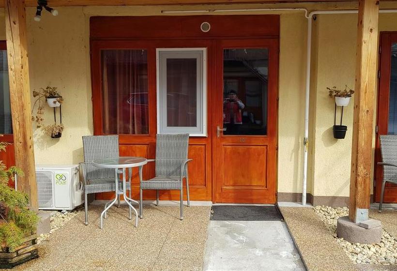 ベッドアンドブレックファースト Central Panzió Gyula