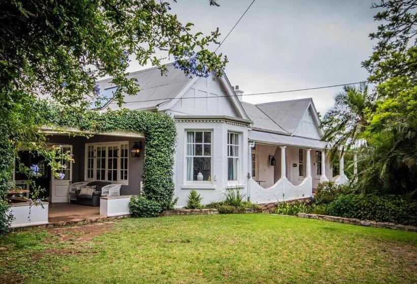 تختخواب و صبحانه Mimosa