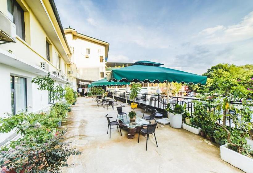 Global Village River View Hostel