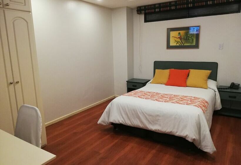 Отель Bombuscaro