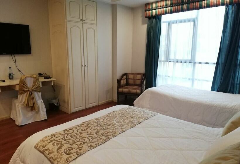 Отель Bombuscaro