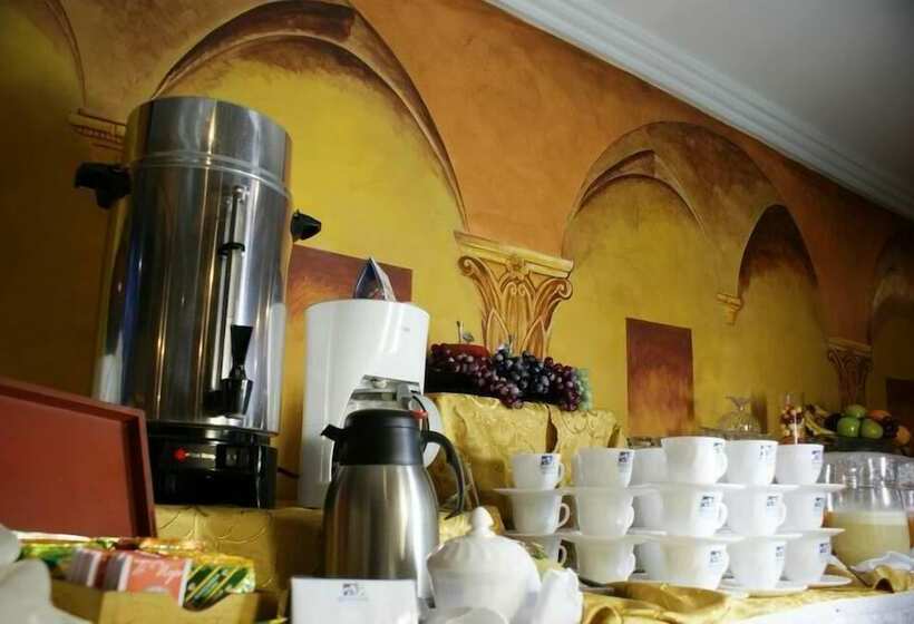 Отель Bombuscaro