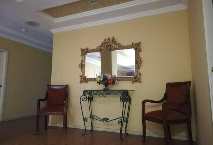 Отель Bombuscaro