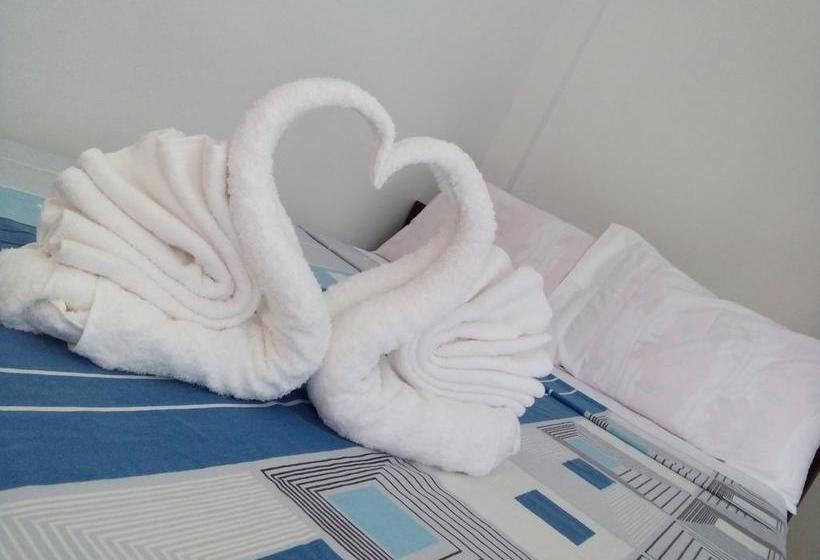 هتل Chelle S Apartelle  Inn