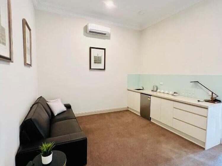 Clarendon Hotel Melbourne