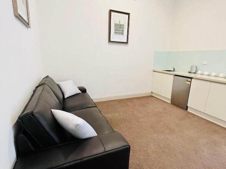 Clarendon Hotel Melbourne