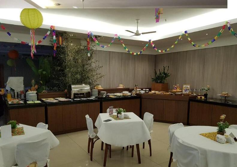 Отель Dominguez Plaza