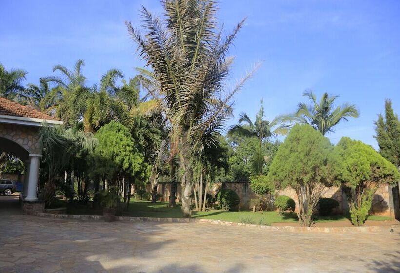 هتل Entebbe Palm