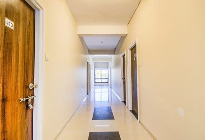 Отель Fab Kumar