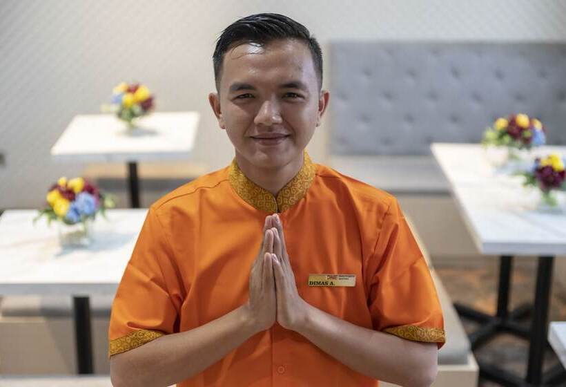 ホテル Front One Boutique Karawang