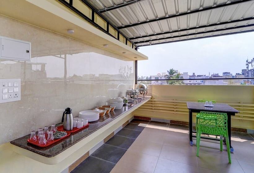 Itsy Hotels Prakasam Residency