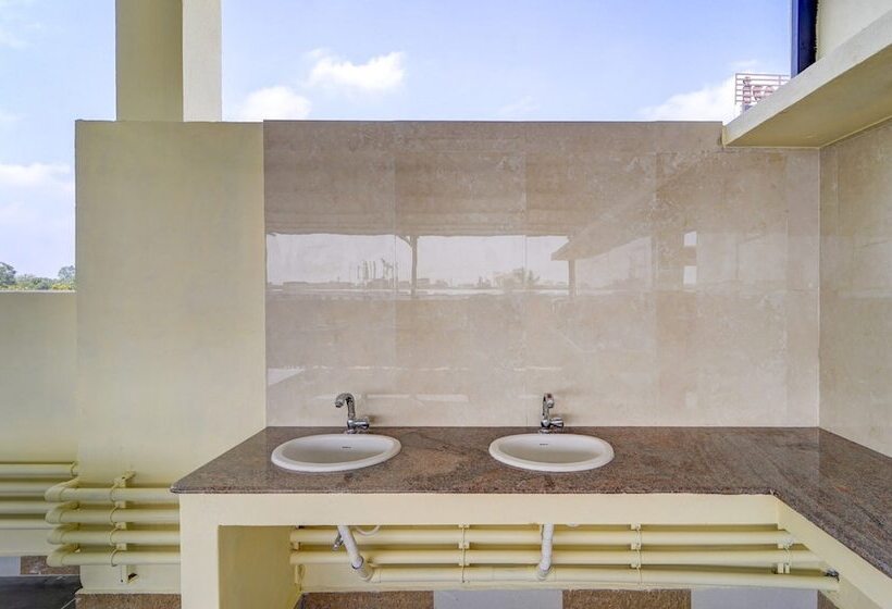 Itsy Hotels Prakasam Residency