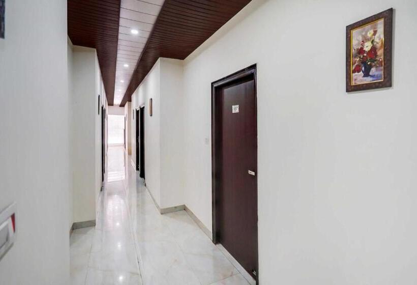 Hotel Oyo 10916 Aashirwad Residency