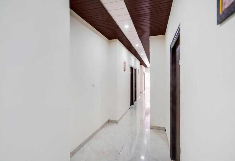 Hotel Oyo 10916 Aashirwad Residency