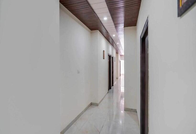 Hotel Oyo 10916 Aashirwad Residency