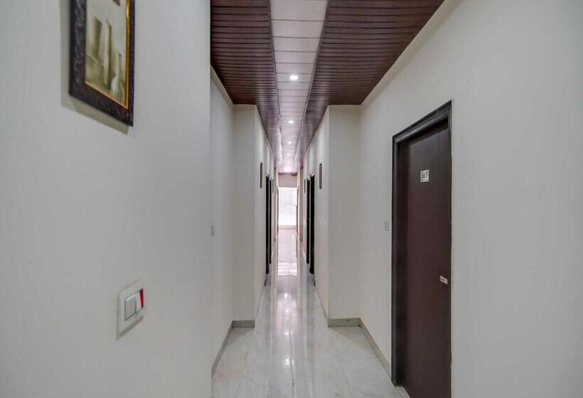 Hotel Oyo 10916 Aashirwad Residency