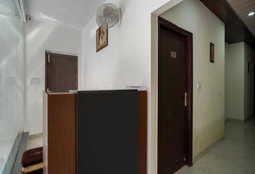 Hotel Oyo 10916 Aashirwad Residency